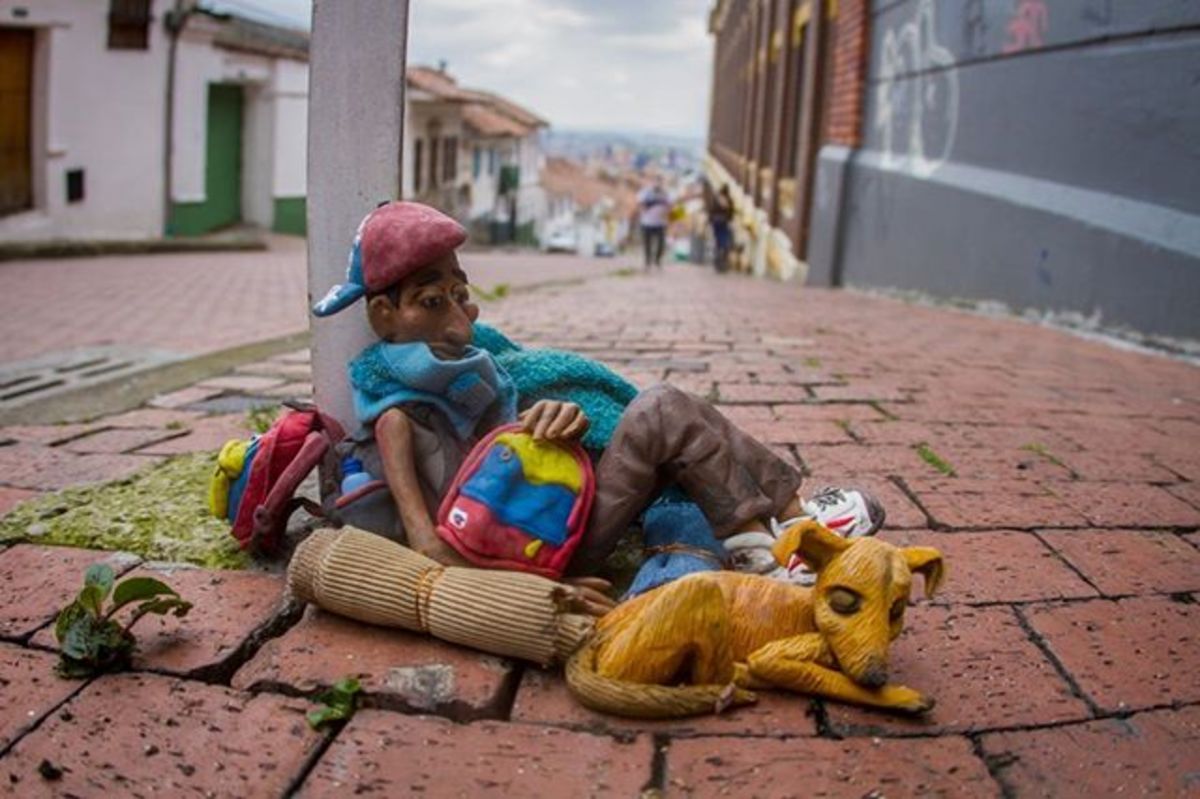 Edgar Álvarez, el colombiano que cuenta la historia de los migrantes venezolanos con plastilina