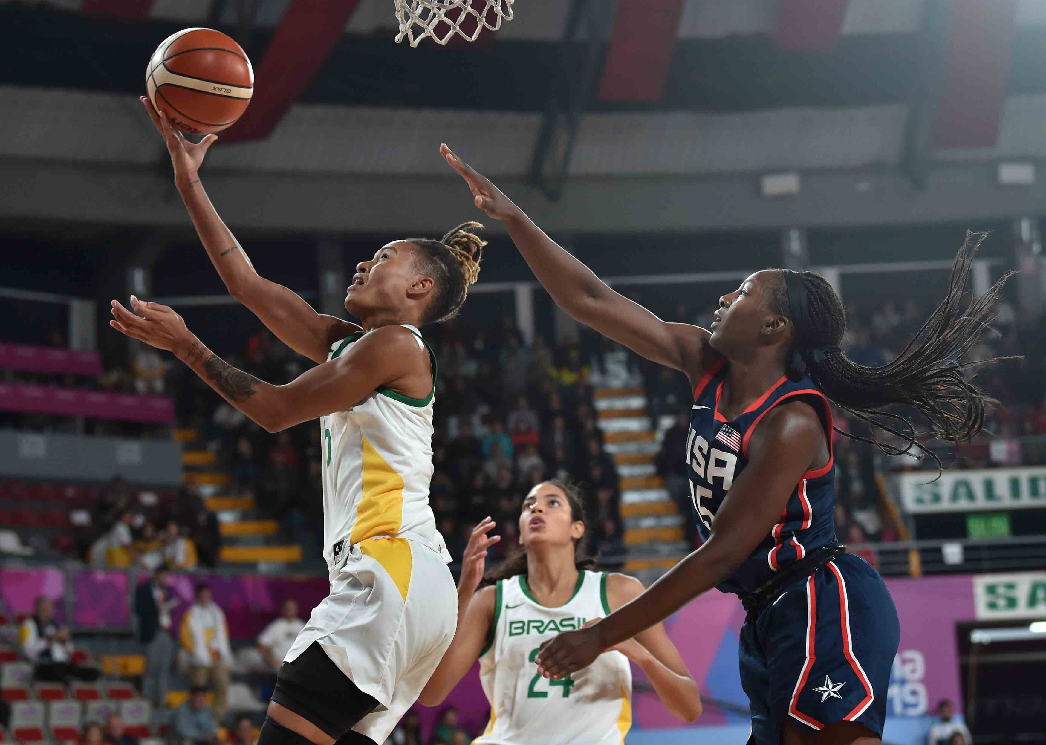 Brasil despachó a Estados Unidos en baloncesto femenino