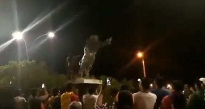 Estatua Chavez bolivia