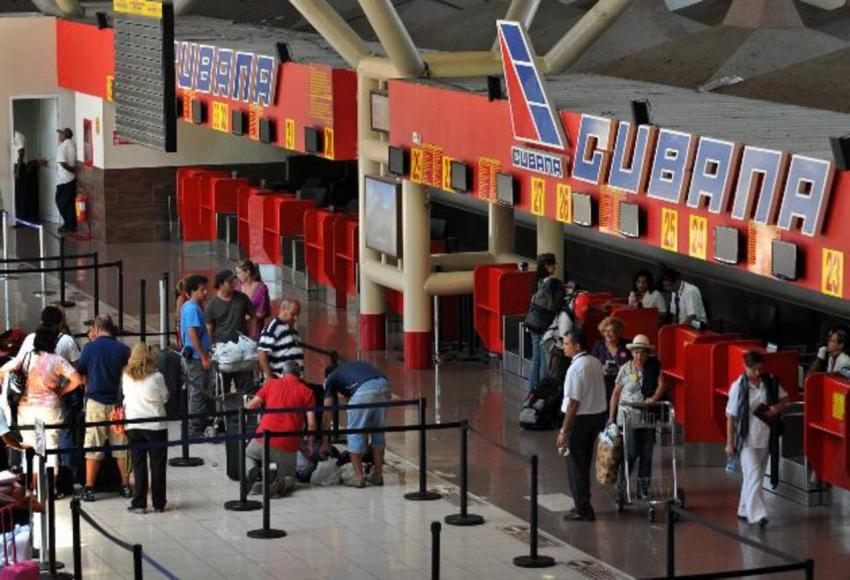 En aeropuertos de Cuba solo aceptarán divisas
